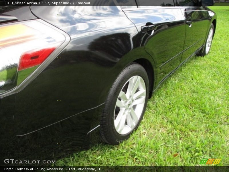 Super Black / Charcoal 2011 Nissan Altima 3.5 SR