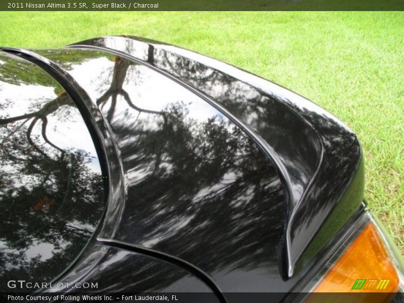 Super Black / Charcoal 2011 Nissan Altima 3.5 SR