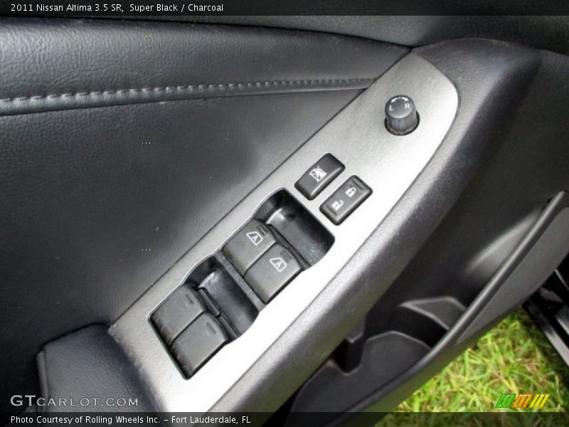 Super Black / Charcoal 2011 Nissan Altima 3.5 SR