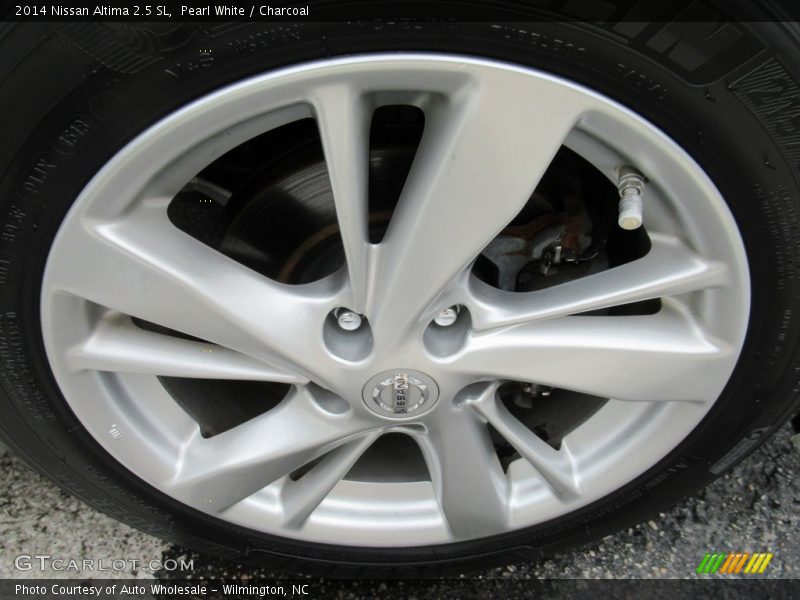 Pearl White / Charcoal 2014 Nissan Altima 2.5 SL