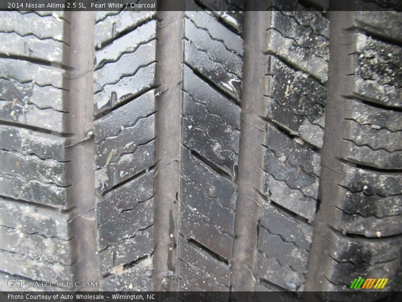 Pearl White / Charcoal 2014 Nissan Altima 2.5 SL