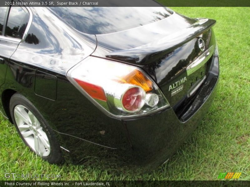Super Black / Charcoal 2011 Nissan Altima 3.5 SR
