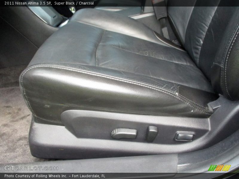 Super Black / Charcoal 2011 Nissan Altima 3.5 SR