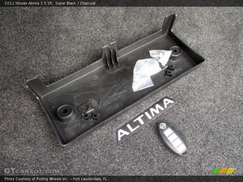 Super Black / Charcoal 2011 Nissan Altima 3.5 SR