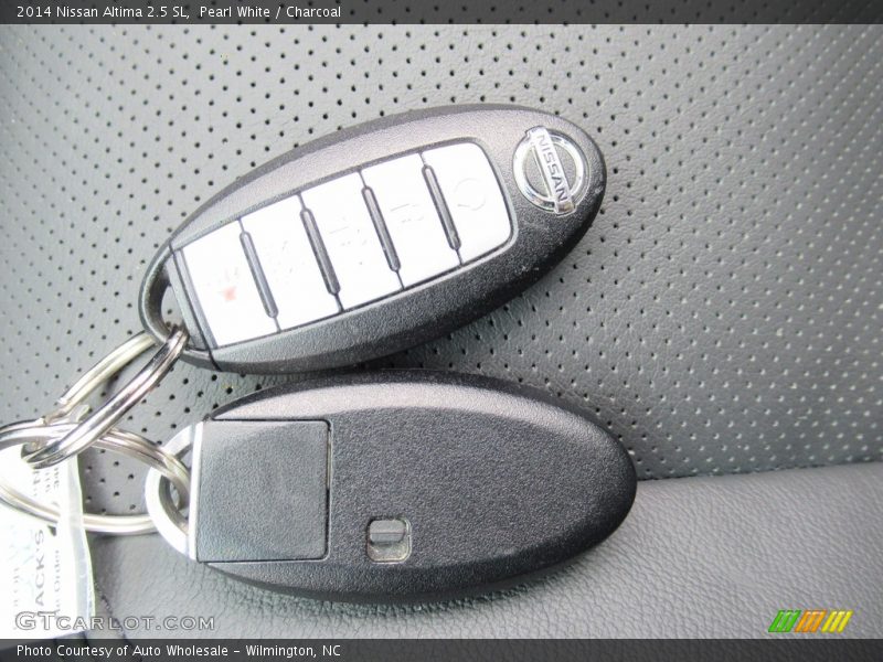 Pearl White / Charcoal 2014 Nissan Altima 2.5 SL
