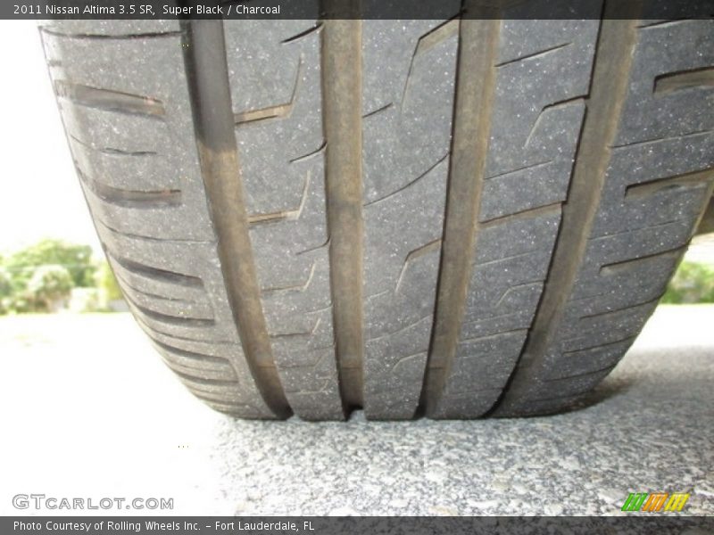 Super Black / Charcoal 2011 Nissan Altima 3.5 SR