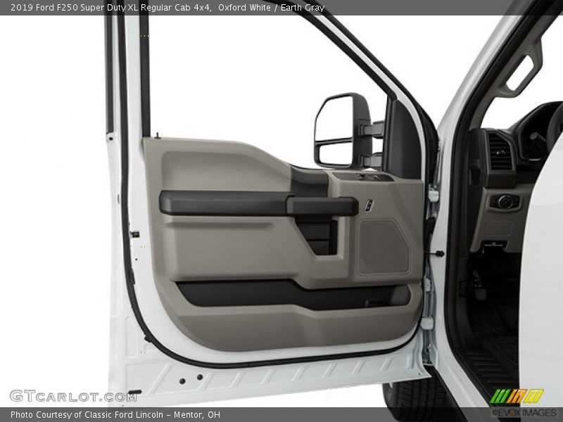 Oxford White / Earth Gray 2019 Ford F250 Super Duty XL Regular Cab 4x4