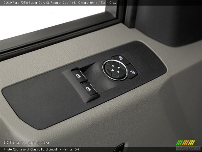 Oxford White / Earth Gray 2019 Ford F250 Super Duty XL Regular Cab 4x4