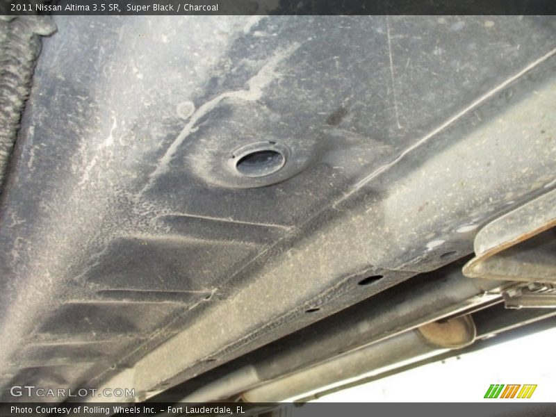 Super Black / Charcoal 2011 Nissan Altima 3.5 SR