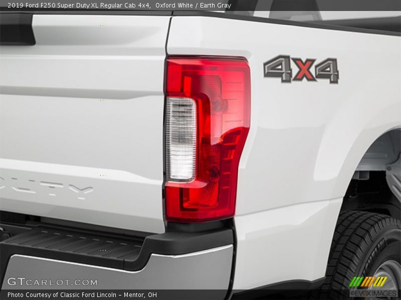 Oxford White / Earth Gray 2019 Ford F250 Super Duty XL Regular Cab 4x4