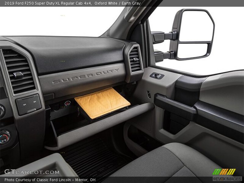 Oxford White / Earth Gray 2019 Ford F250 Super Duty XL Regular Cab 4x4