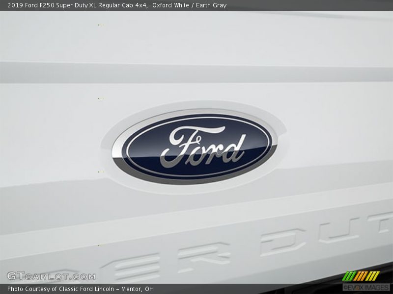 Oxford White / Earth Gray 2019 Ford F250 Super Duty XL Regular Cab 4x4