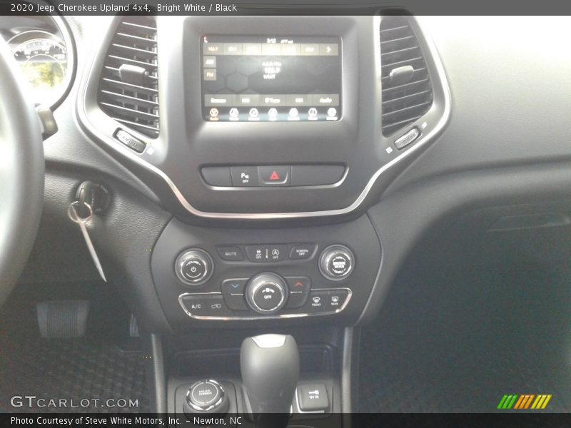 Bright White / Black 2020 Jeep Cherokee Upland 4x4