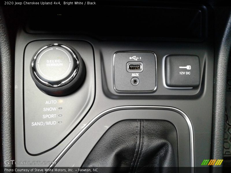 Bright White / Black 2020 Jeep Cherokee Upland 4x4