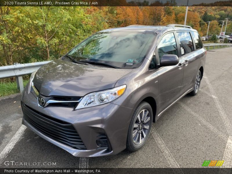 Front 3/4 View of 2020 Sienna LE AWD