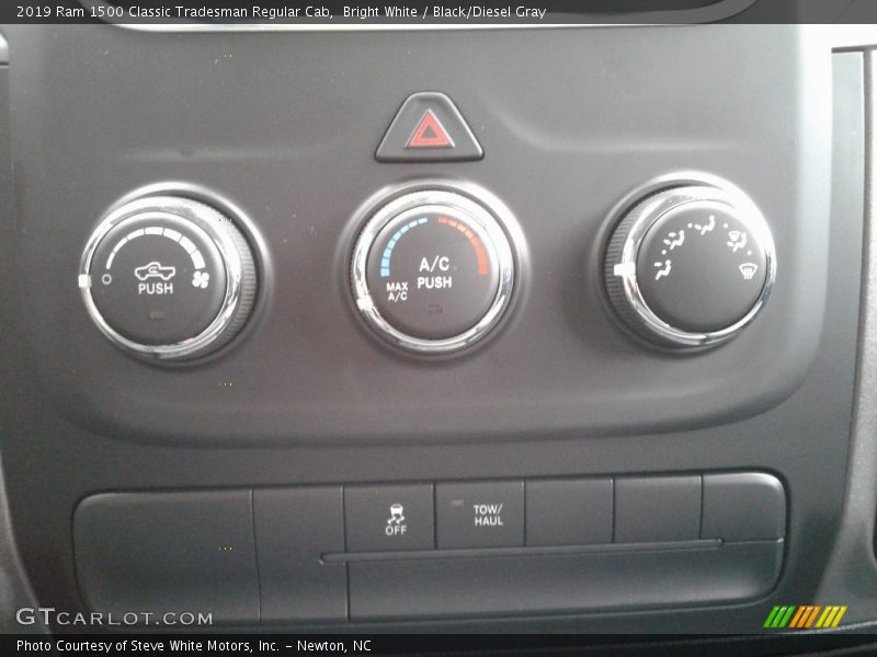 Controls of 2019 1500 Classic Tradesman Regular Cab