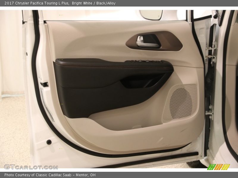 Bright White / Black/Alloy 2017 Chrysler Pacifica Touring L Plus