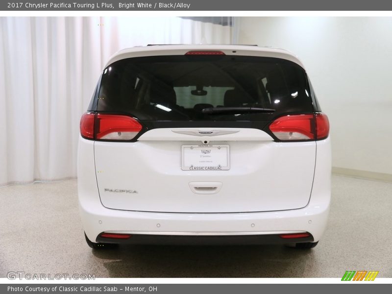 Bright White / Black/Alloy 2017 Chrysler Pacifica Touring L Plus