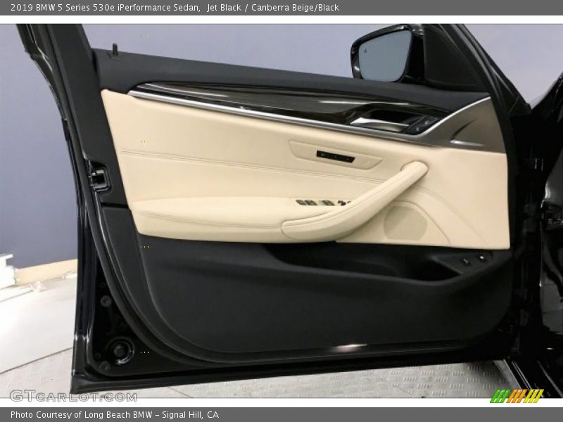 Jet Black / Canberra Beige/Black 2019 BMW 5 Series 530e iPerformance Sedan