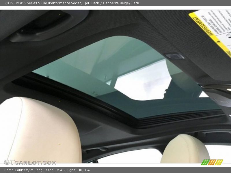Jet Black / Canberra Beige/Black 2019 BMW 5 Series 530e iPerformance Sedan