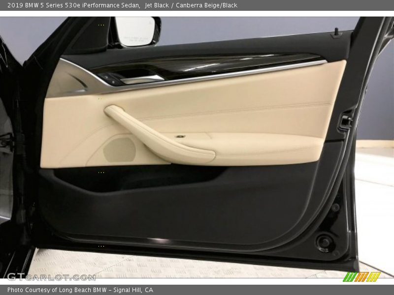 Jet Black / Canberra Beige/Black 2019 BMW 5 Series 530e iPerformance Sedan