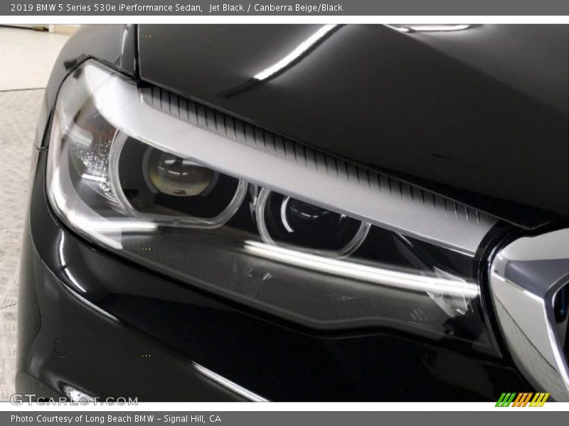Jet Black / Canberra Beige/Black 2019 BMW 5 Series 530e iPerformance Sedan