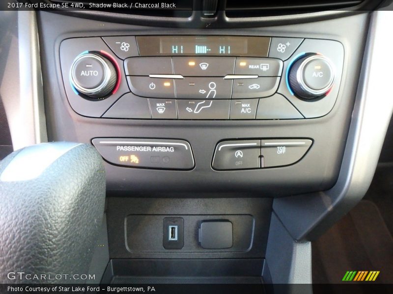 Shadow Black / Charcoal Black 2017 Ford Escape SE 4WD