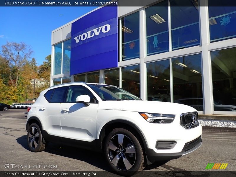 Front 3/4 View of 2020 XC40 T5 Momentum AWD