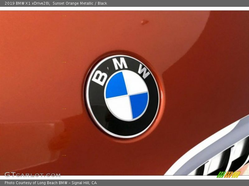 Sunset Orange Metallic / Black 2019 BMW X1 xDrive28i
