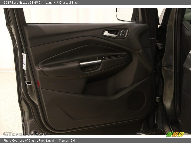 Magnetic / Charcoal Black 2017 Ford Escape SE 4WD