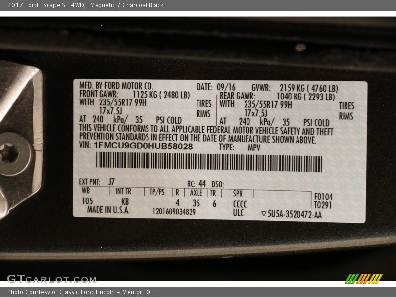 Magnetic / Charcoal Black 2017 Ford Escape SE 4WD
