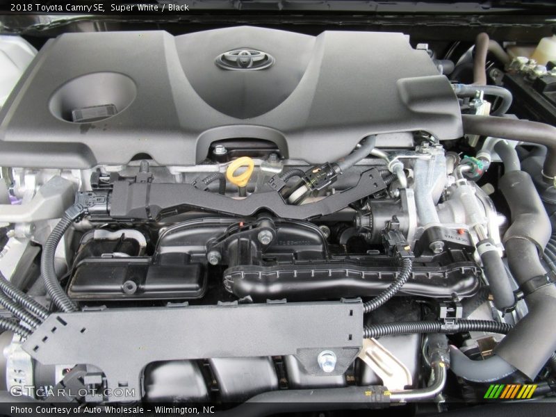 Super White / Black 2018 Toyota Camry SE