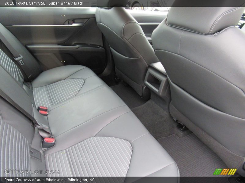 Super White / Black 2018 Toyota Camry SE