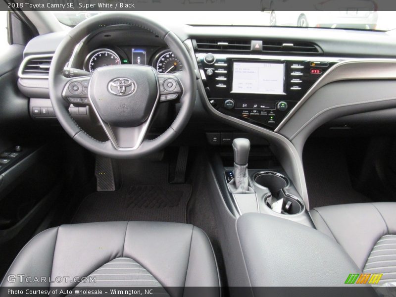 Super White / Black 2018 Toyota Camry SE