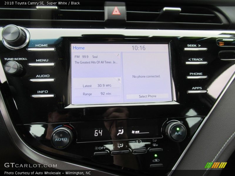 Super White / Black 2018 Toyota Camry SE