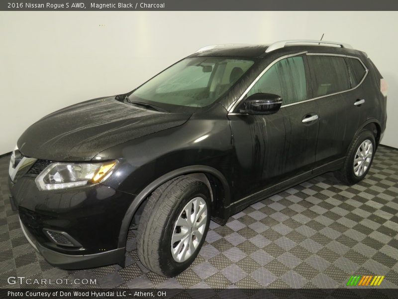 Magnetic Black / Charcoal 2016 Nissan Rogue S AWD