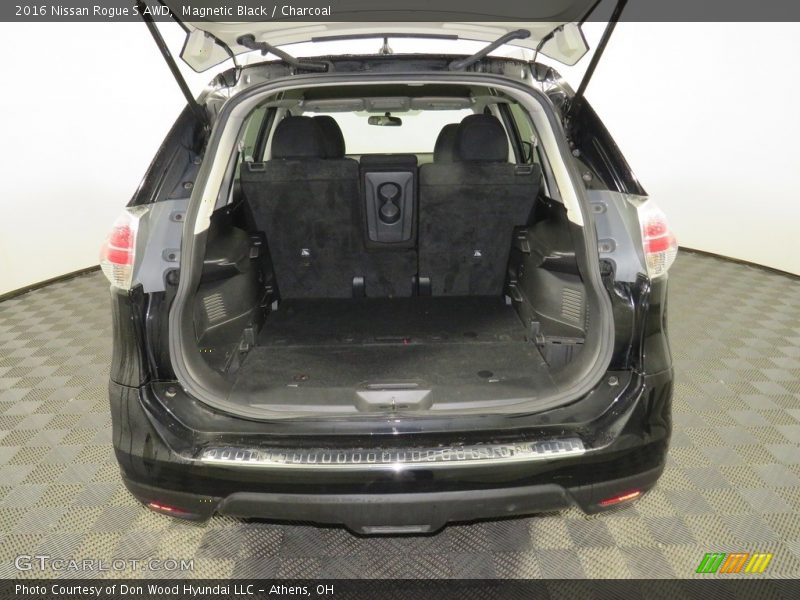 Magnetic Black / Charcoal 2016 Nissan Rogue S AWD