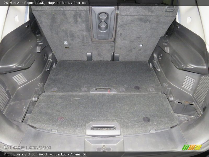Magnetic Black / Charcoal 2016 Nissan Rogue S AWD