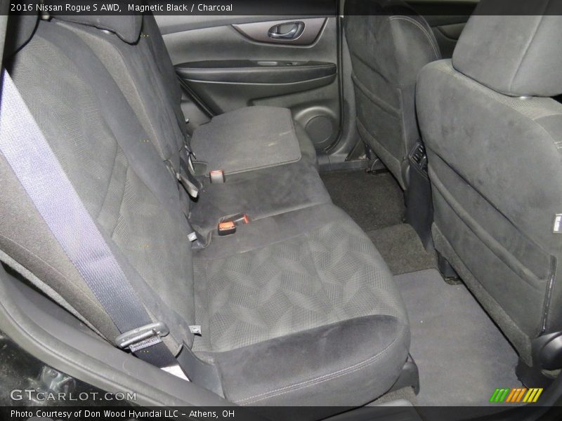 Magnetic Black / Charcoal 2016 Nissan Rogue S AWD