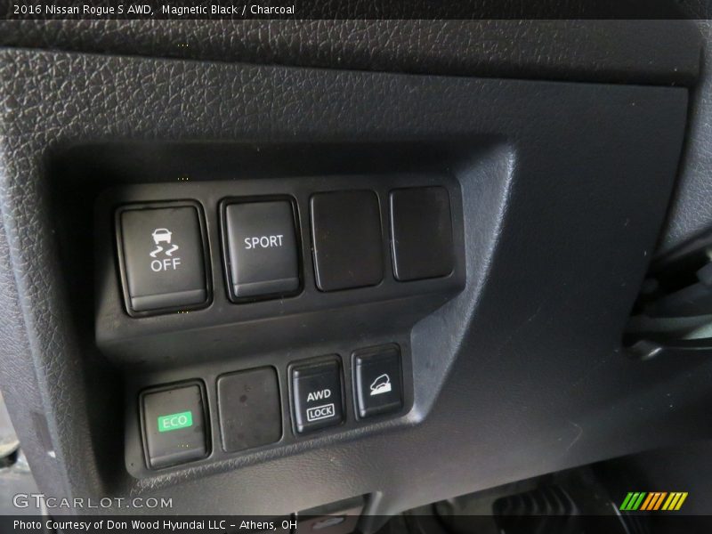Magnetic Black / Charcoal 2016 Nissan Rogue S AWD