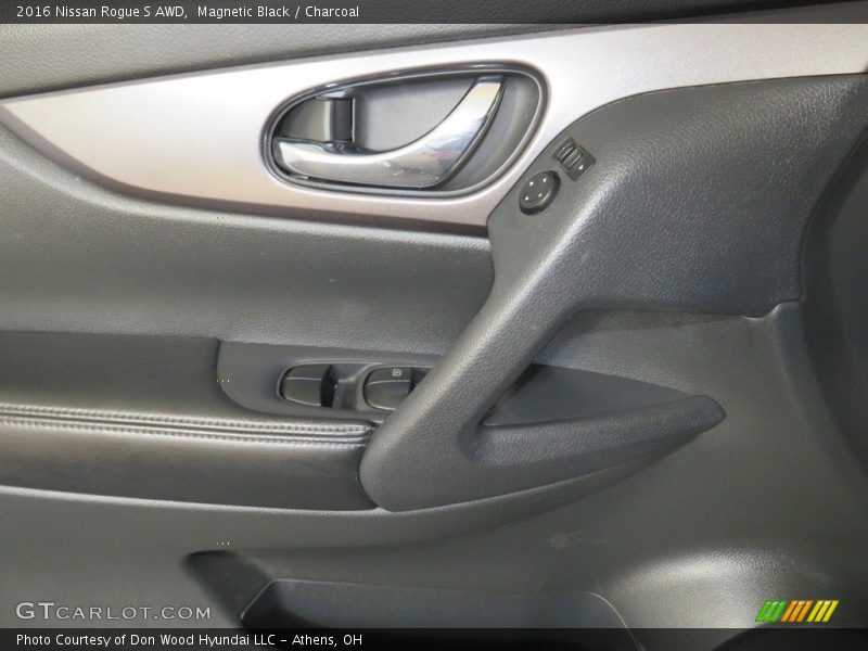Magnetic Black / Charcoal 2016 Nissan Rogue S AWD