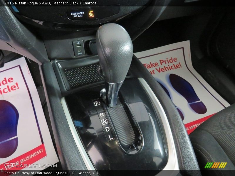 Magnetic Black / Charcoal 2016 Nissan Rogue S AWD