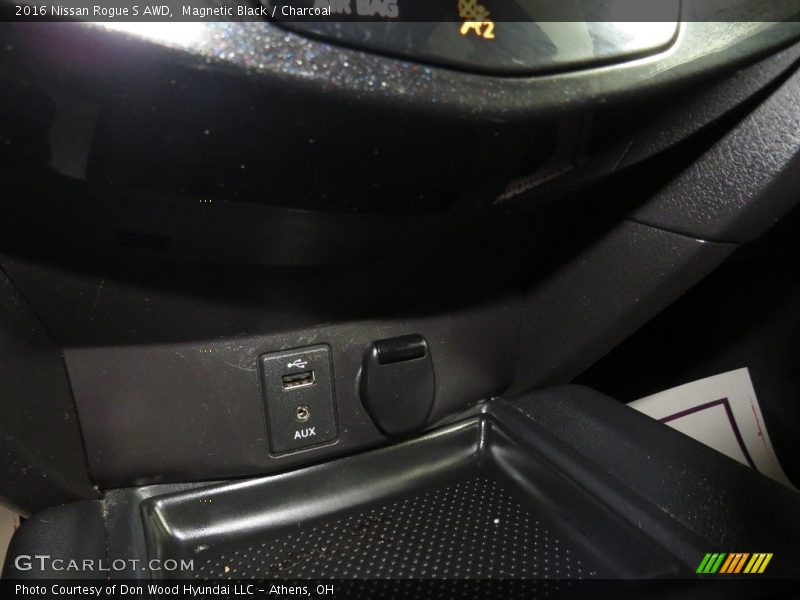 Magnetic Black / Charcoal 2016 Nissan Rogue S AWD