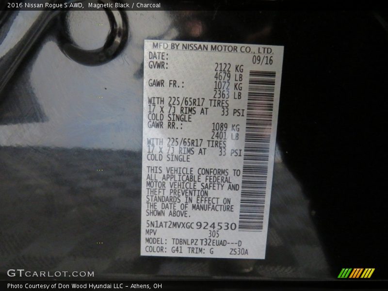 Magnetic Black / Charcoal 2016 Nissan Rogue S AWD