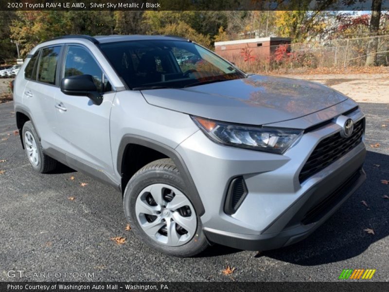 Front 3/4 View of 2020 RAV4 LE AWD