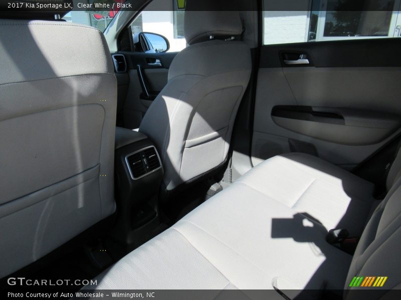 Clear White / Black 2017 Kia Sportage LX