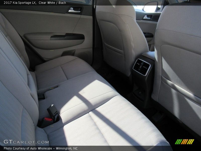 Clear White / Black 2017 Kia Sportage LX
