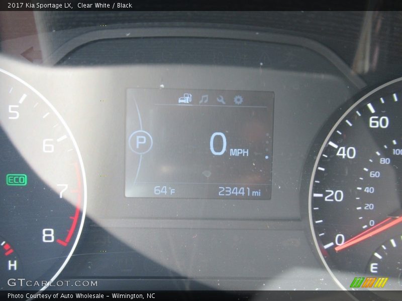 Clear White / Black 2017 Kia Sportage LX