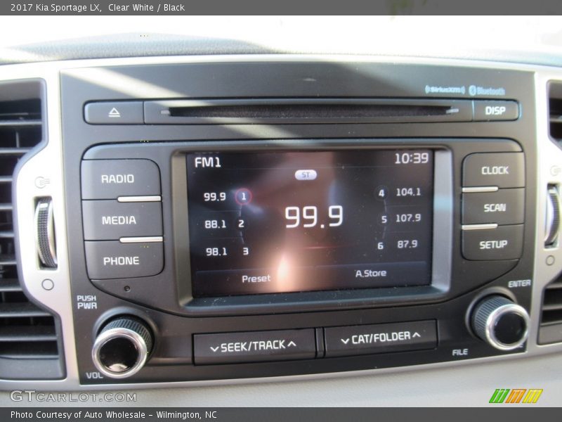 Clear White / Black 2017 Kia Sportage LX