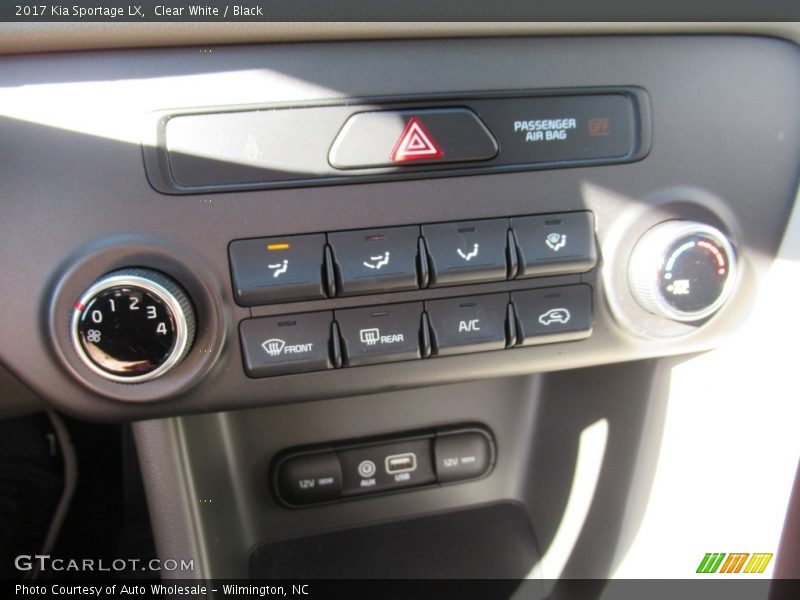 Clear White / Black 2017 Kia Sportage LX